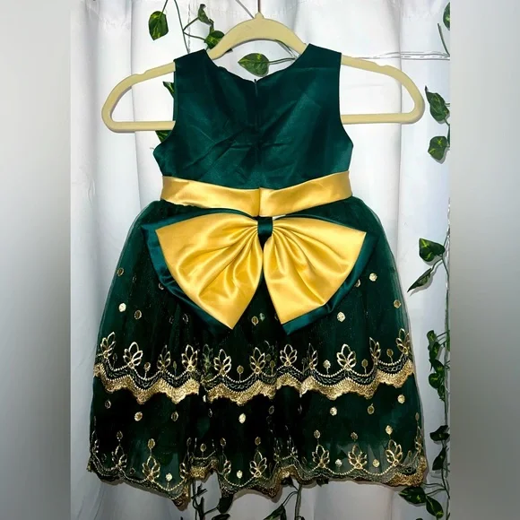 🤩 NEW ITEM! Green and Gold Toddler Girl Christmas dress - Picture 6 of 7